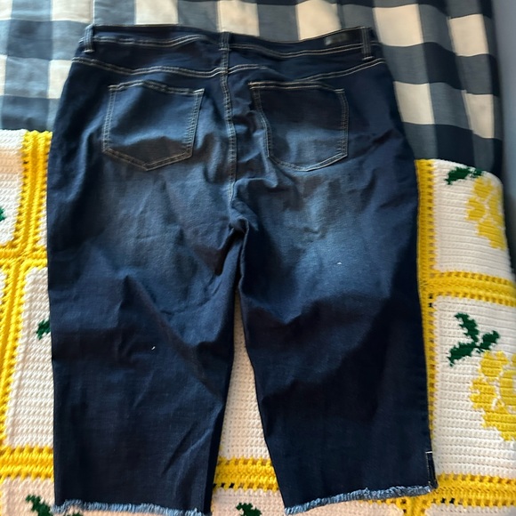 Jean capris - knee length - Picture 2 of 2